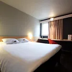 Ibis Pau