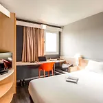 Ibis Pau 3*
