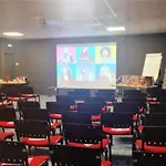 Ibis Pau Lescar