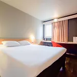 Ibis Pau