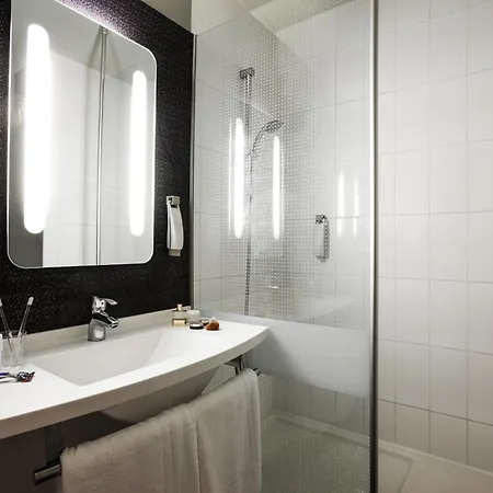 Szálloda Ibis Pau Lescar