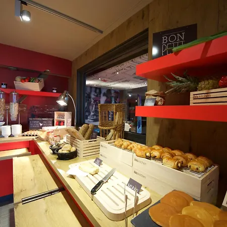 Ibis Pau Lescar