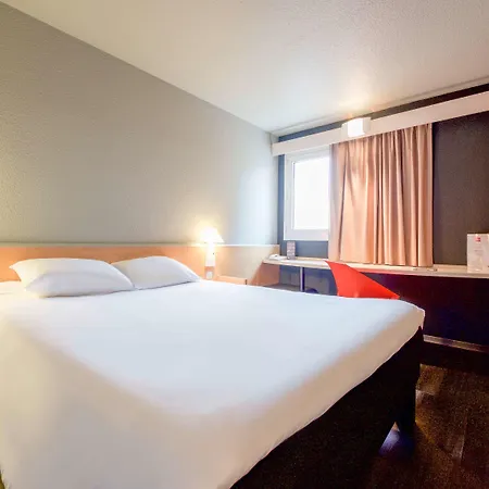 Ibis Pau Hotel 3*