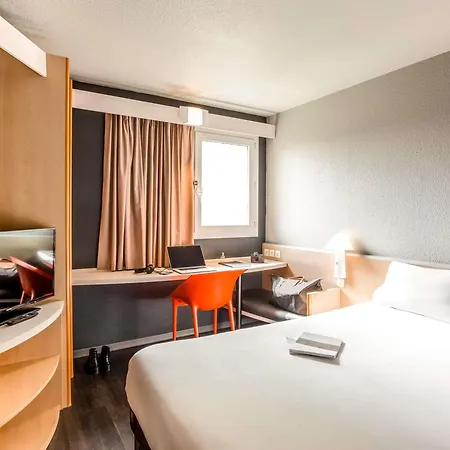 Ibis Pau 3*