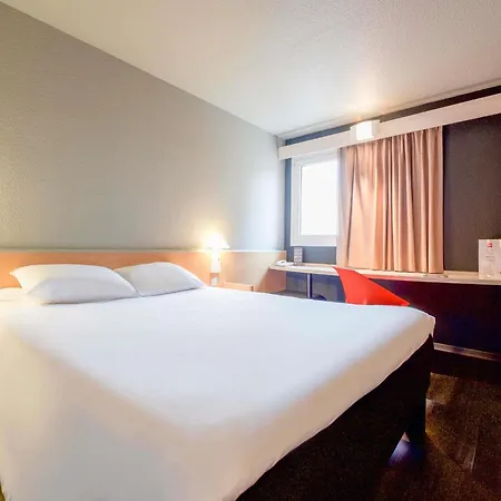 Ibis Pau