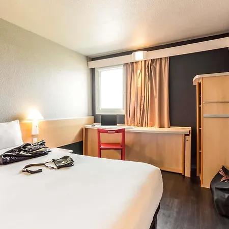 Ibis Pau 3*