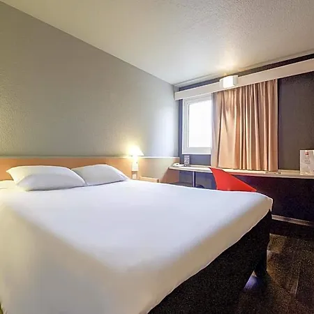 Ibis Pau Lescar