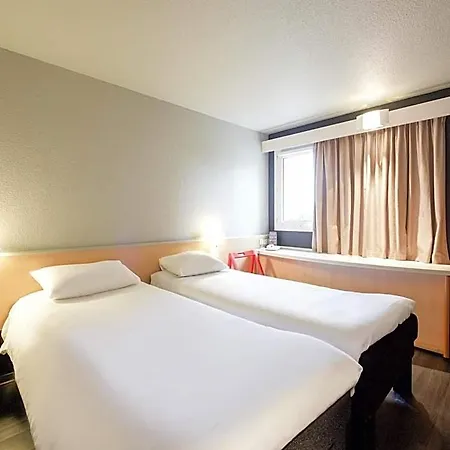 Ibis Pau Lescar