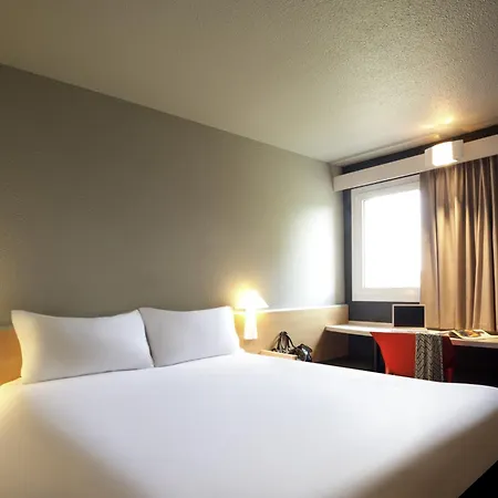 Ibis Pau Hotel 3*