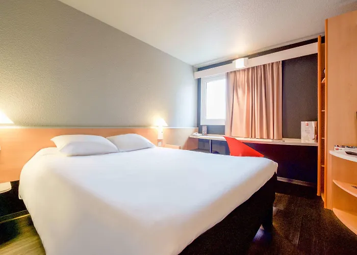 Ibis Pau Hotel 3*