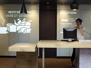 Ibis Pau מלון 3*