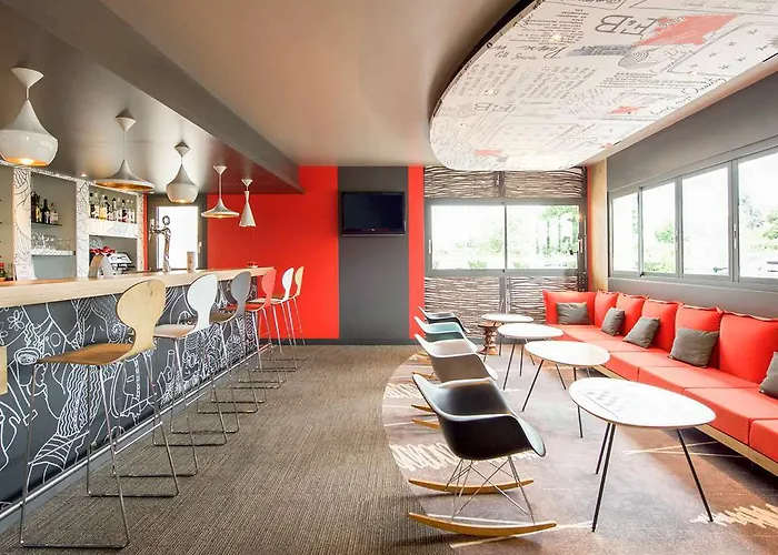 Ibis Pau מלון לסקאר