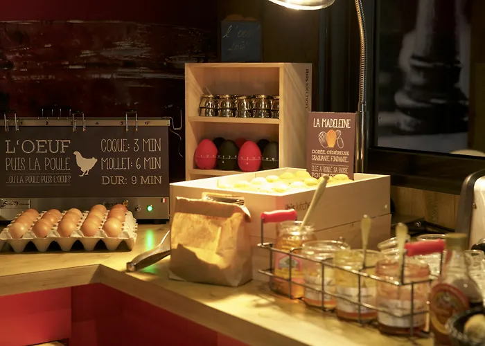 Ibis Pau 3* לסקאר